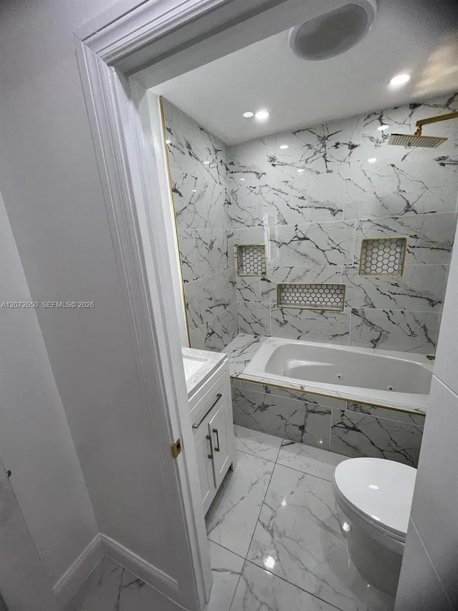 5090 SW 9th Ct Plantation, FL 33317