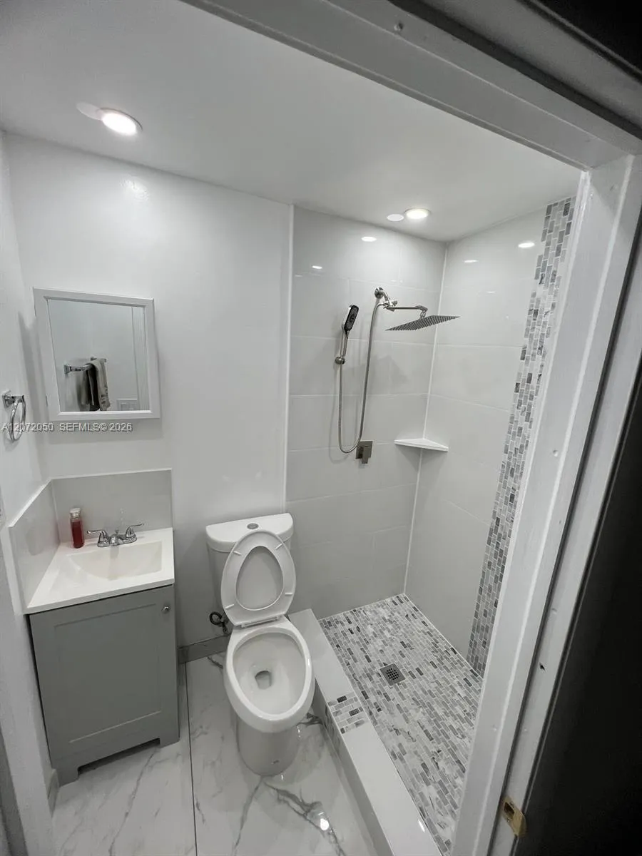 5090 SW 9th Ct Plantation, FL 33317