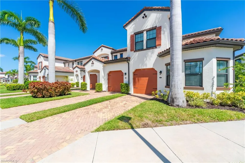 15145 Palmer Lake Circle #103 Naples, FL 34109