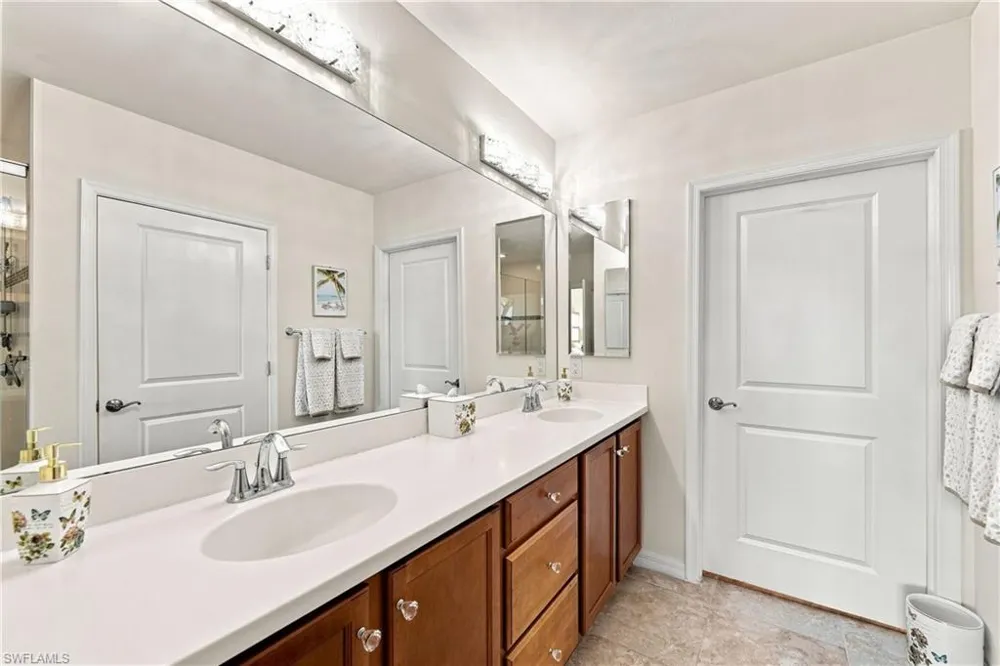 15145 Palmer Lake Circle #103 Naples, FL 34109