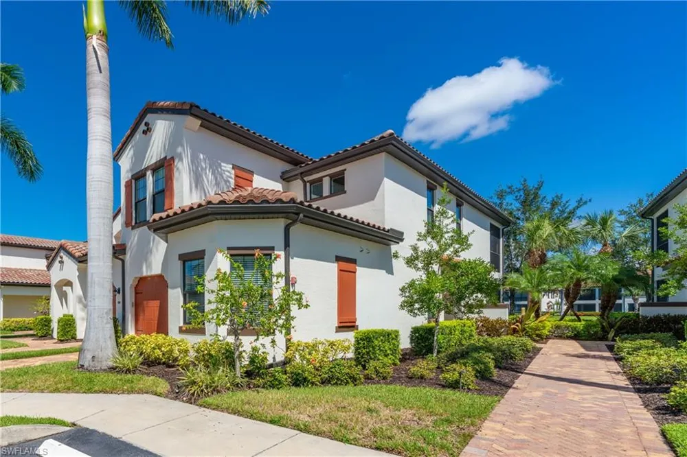 15145 Palmer Lake Circle #103 Naples, FL 34109