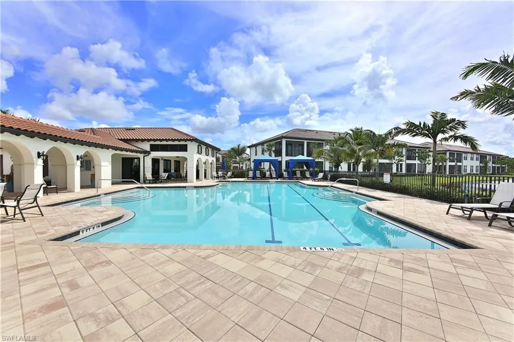 15145 Palmer Lake Circle #103 Naples, FL 34109