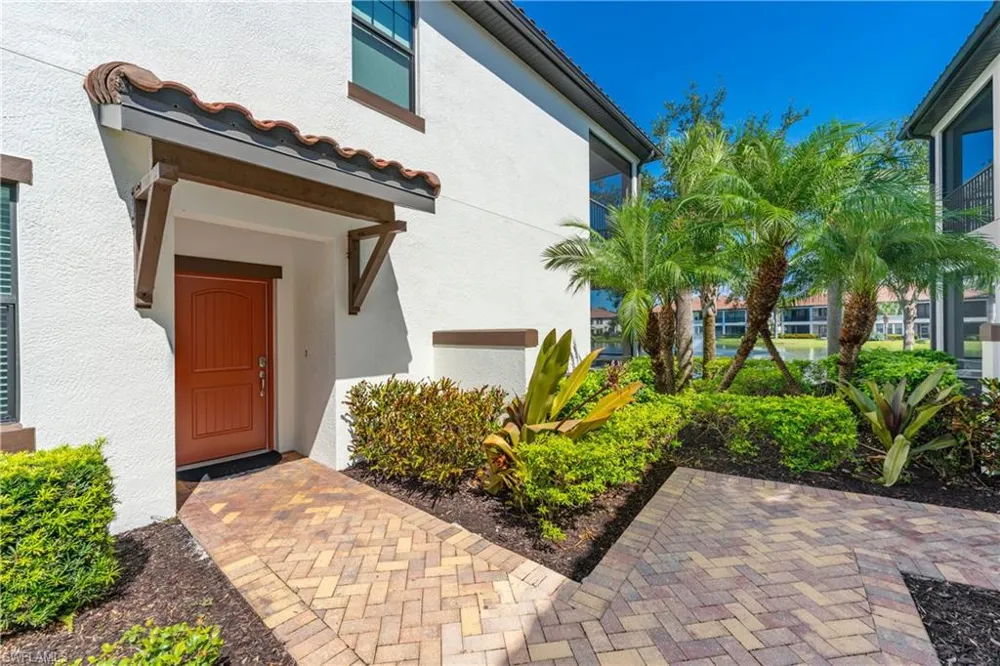 15145 Palmer Lake Circle #103 Naples, FL 34109