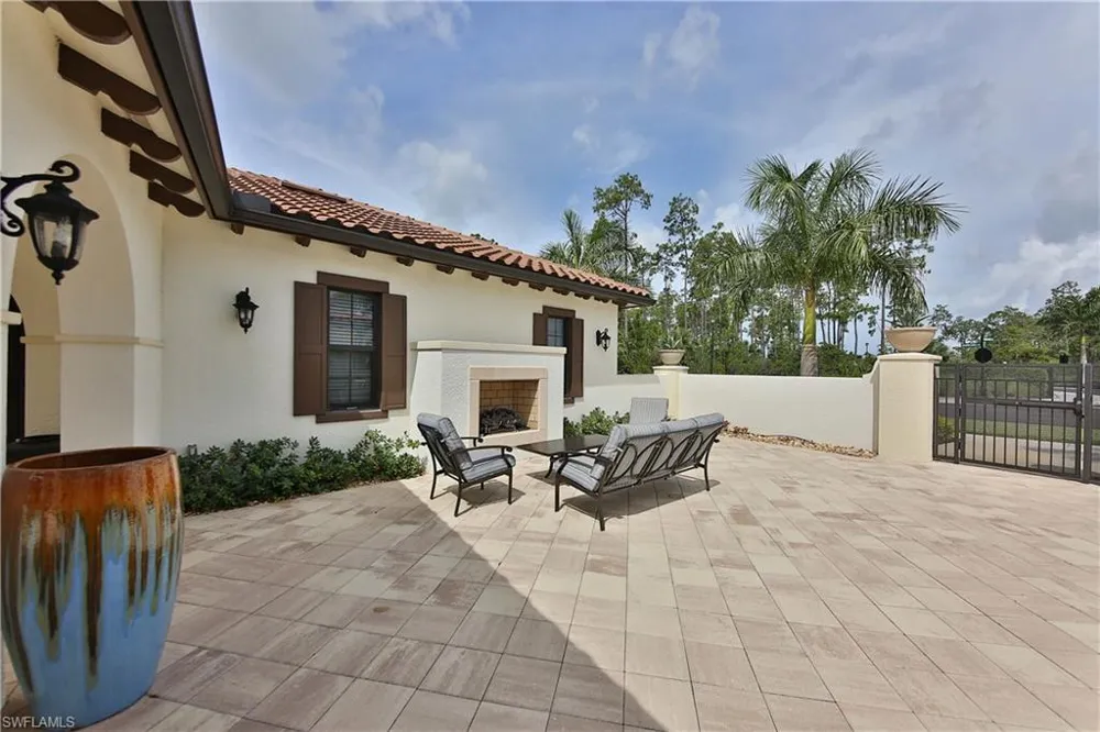 15145 Palmer Lake Circle #103 Naples, FL 34109