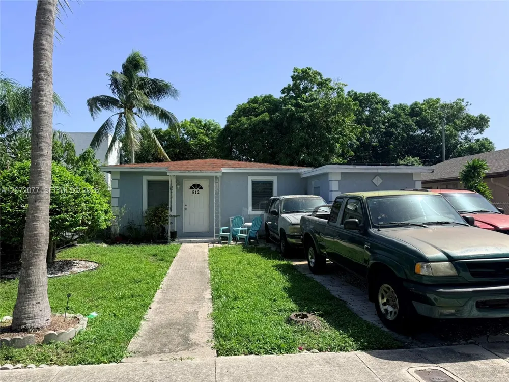 512 Independence Rd West Palm Beach, FL 33405