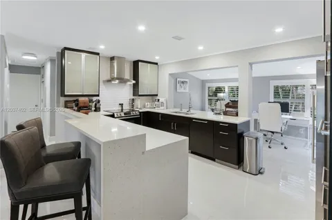 424 NE 27th Dr