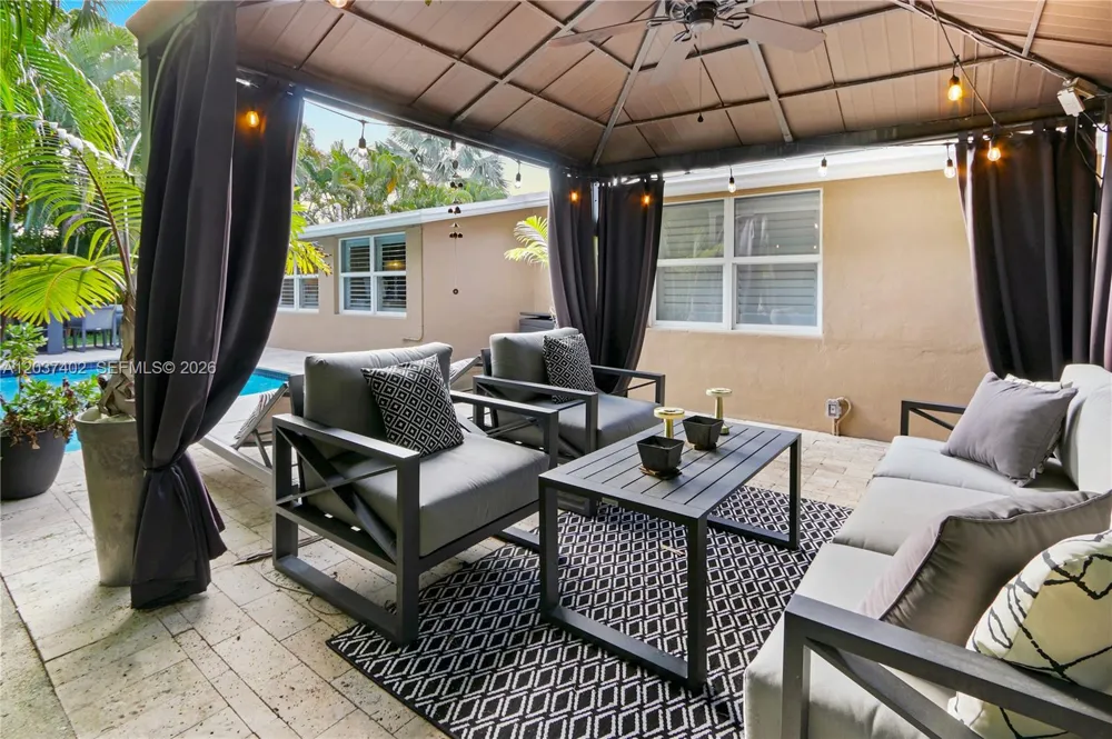424 NE 27th Dr Wilton Manors, FL 33334