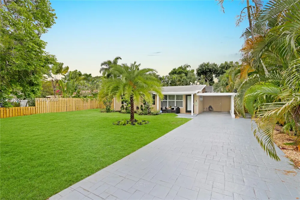 424 NE 27th Dr Wilton Manors, FL 33334