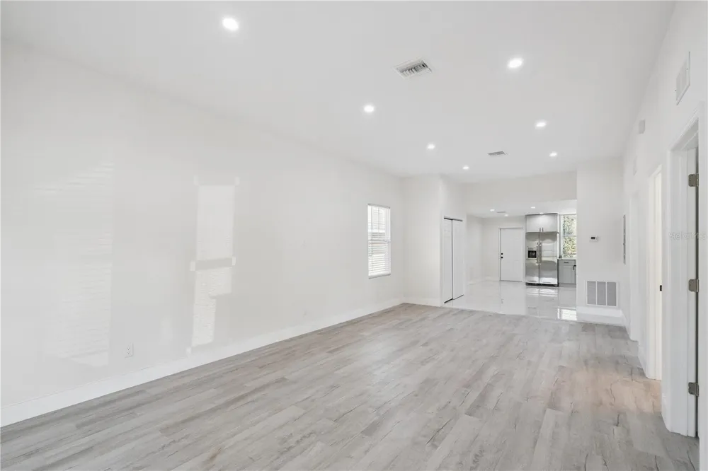 207 AVENUE E SE Winter Haven, FL 33880