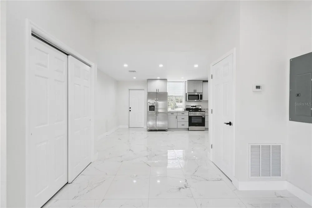 207 AVENUE E SE Winter Haven, FL 33880