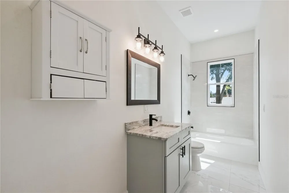 207 AVENUE E SE Winter Haven, FL 33880