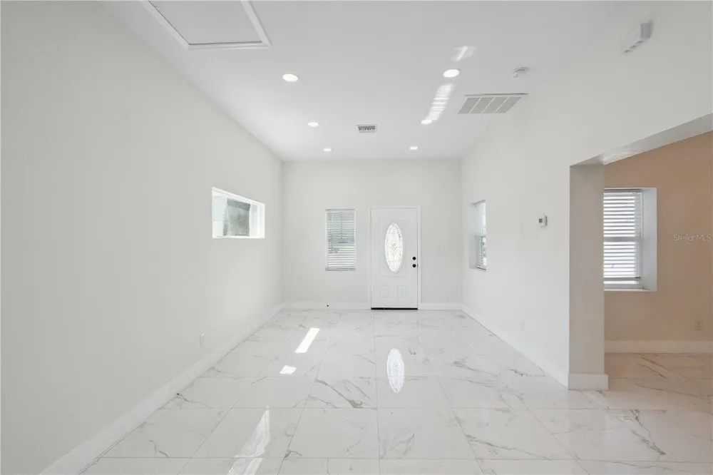 207 AVENUE E SE Winter Haven, FL 33880