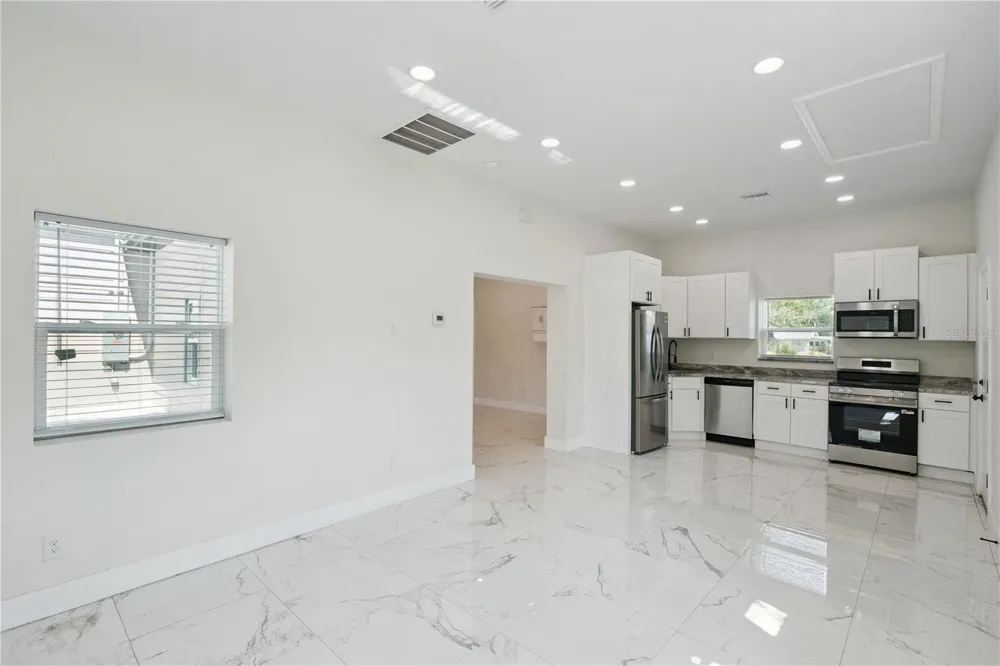 207 AVENUE E SE Winter Haven, FL 33880