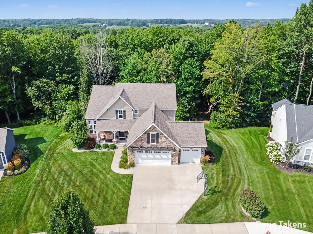9413 Sunset Ridge Drive NE Algoma Township, MI 49341