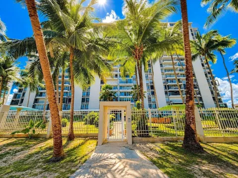 Villas del Mar PH AVE ISLA VERDE #H