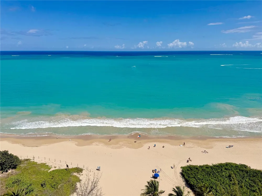Villas del Mar PH AVE ISLA VERDE #H Carolina, PR 00979