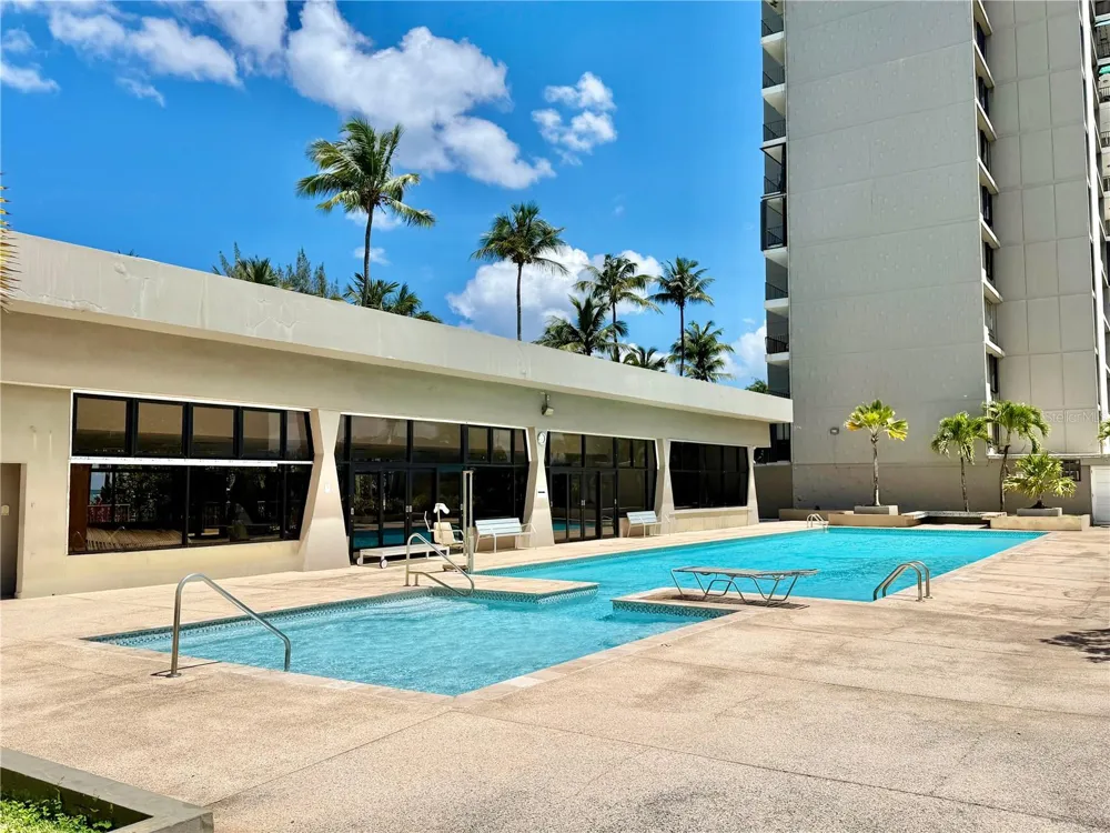 Villas del Mar PH AVE ISLA VERDE #H Carolina, PR 00979