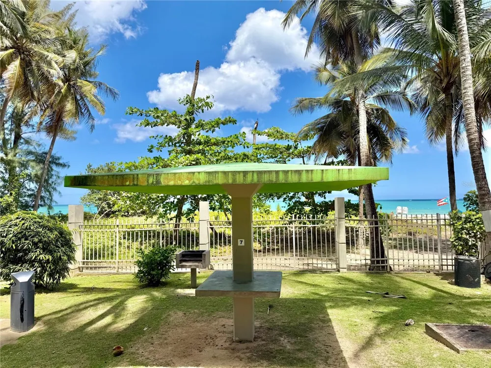 Villas del Mar PH AVE ISLA VERDE #H Carolina, PR 00979