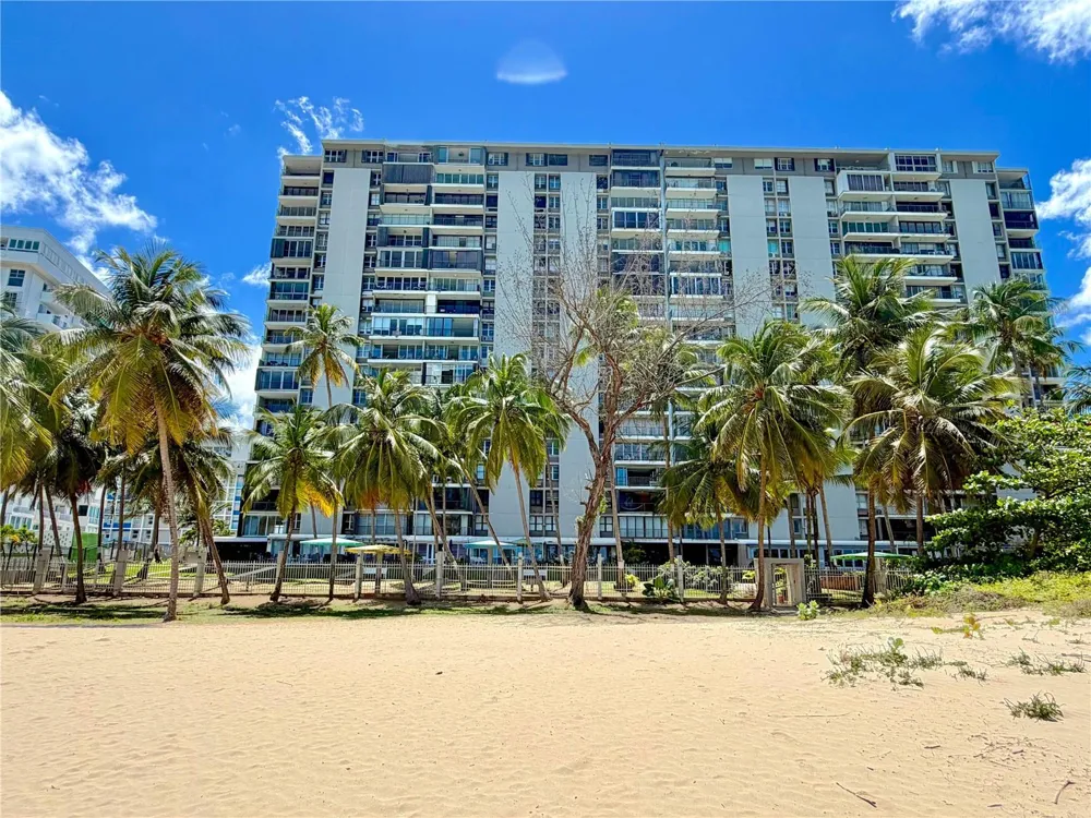Villas del Mar PH AVE ISLA VERDE #H Carolina, PR 00979