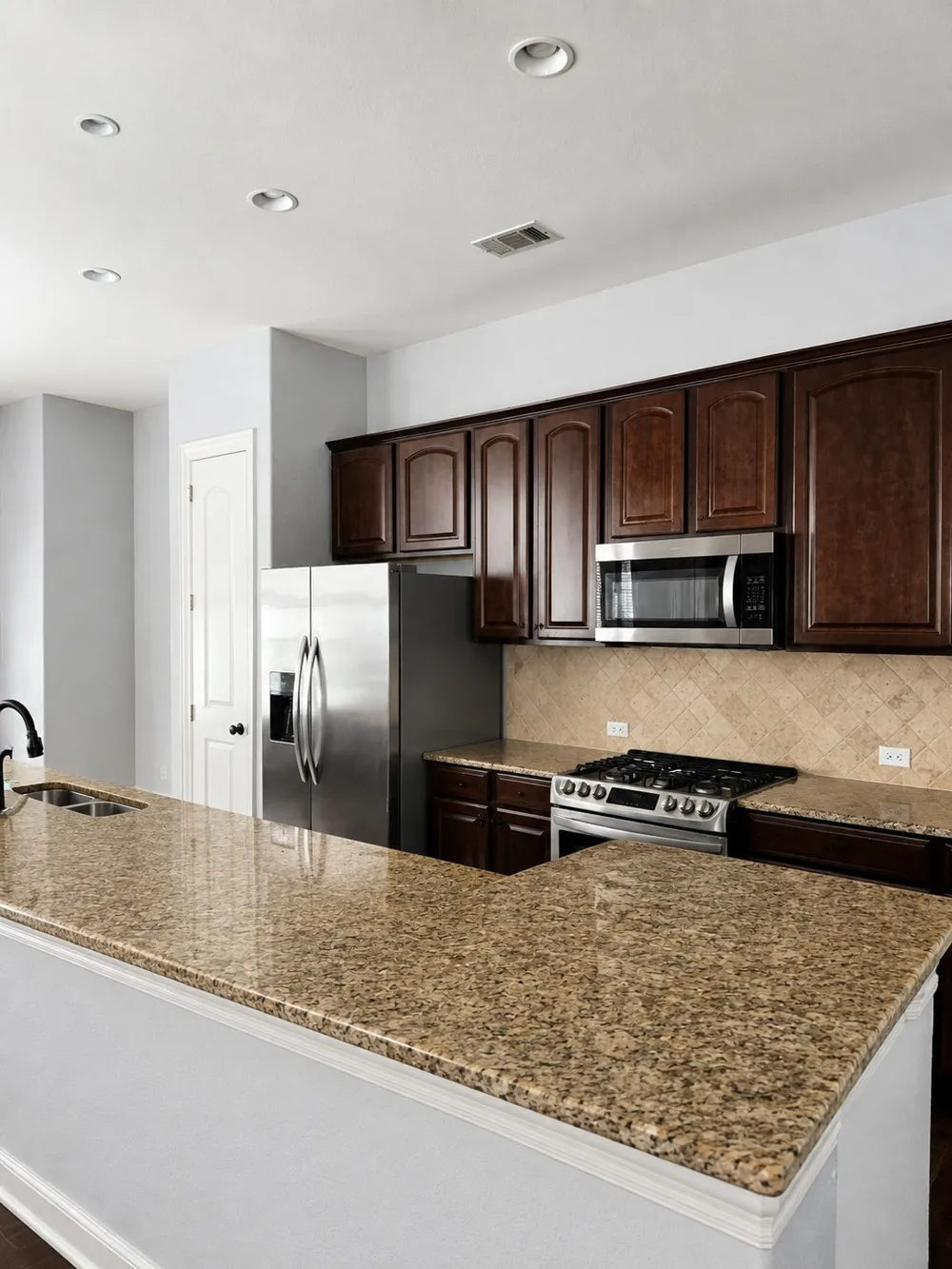 627 Senda #58 Irving, TX 75039