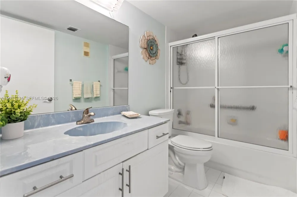 5876 Regal Glen Dr #101 Boynton Beach, FL 33437