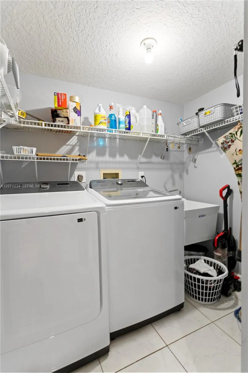 5876 Regal Glen Dr #101 Boynton Beach, FL 33437