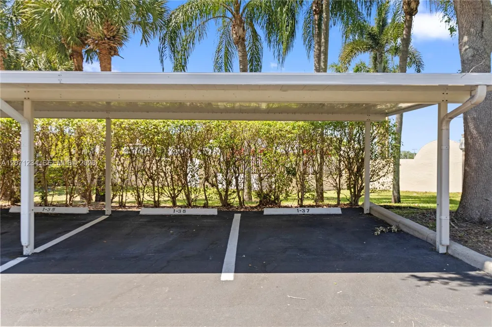 5876 Regal Glen Dr #101 Boynton Beach, FL 33437