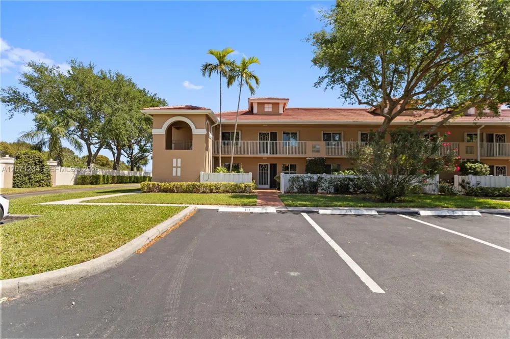 5876 Regal Glen Dr #101 Boynton Beach, FL 33437