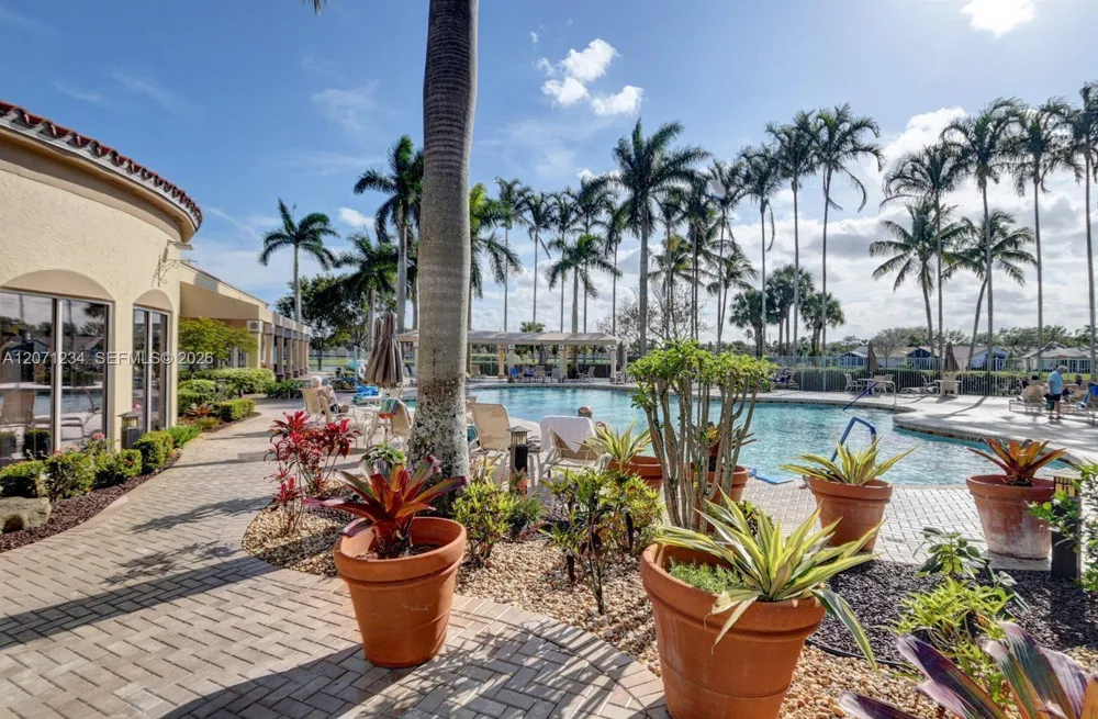5876 Regal Glen Dr #101 Boynton Beach, FL 33437