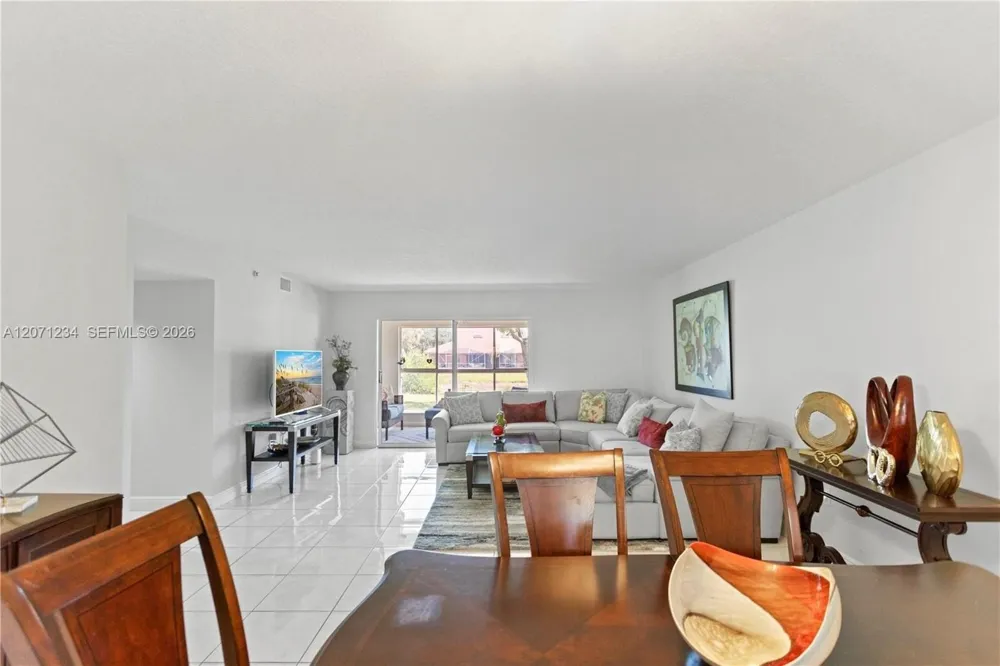 5876 Regal Glen Dr #101 Boynton Beach, FL 33437