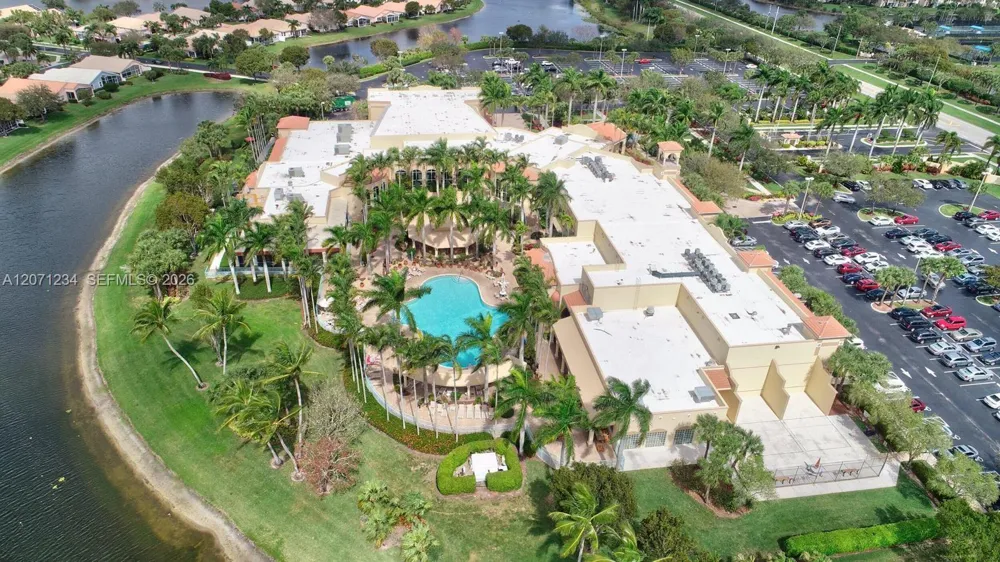 5876 Regal Glen Dr #101 Boynton Beach, FL 33437