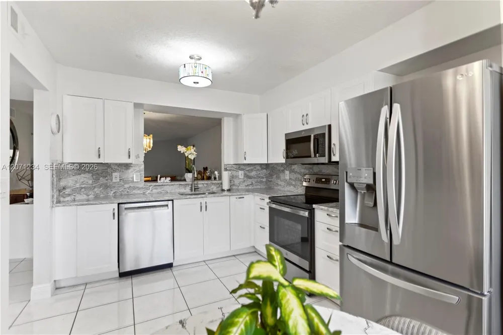 5876 Regal Glen Dr #101 Boynton Beach, FL 33437