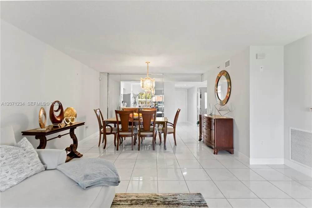 5876 Regal Glen Dr #101 Boynton Beach, FL 33437