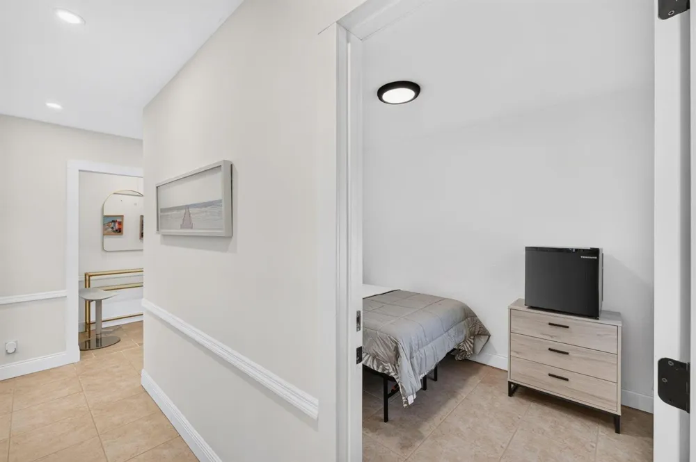 2101 SE 4TH AVENUE Fort Lauderdale, FL 33316