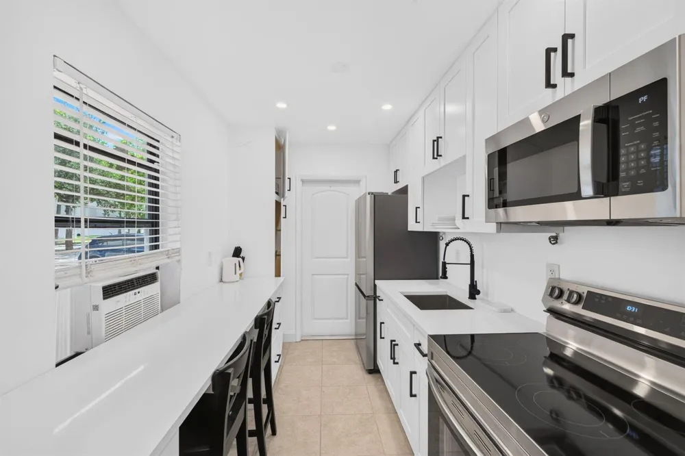 2101 SE 4TH AVENUE Fort Lauderdale, FL 33316