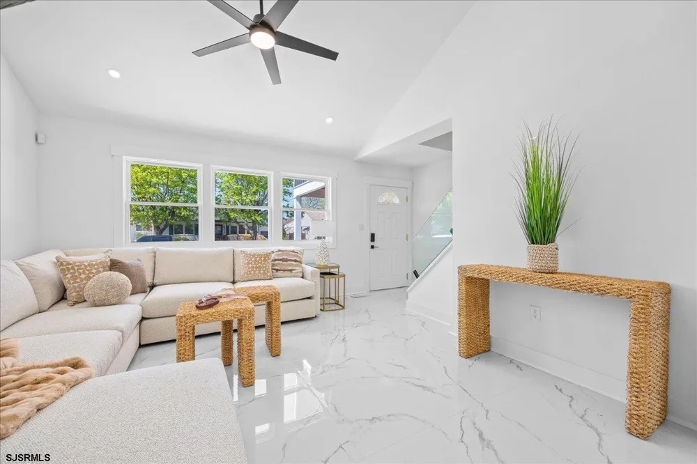 811 N Burghley Ave Ventnor, NJ 08406
