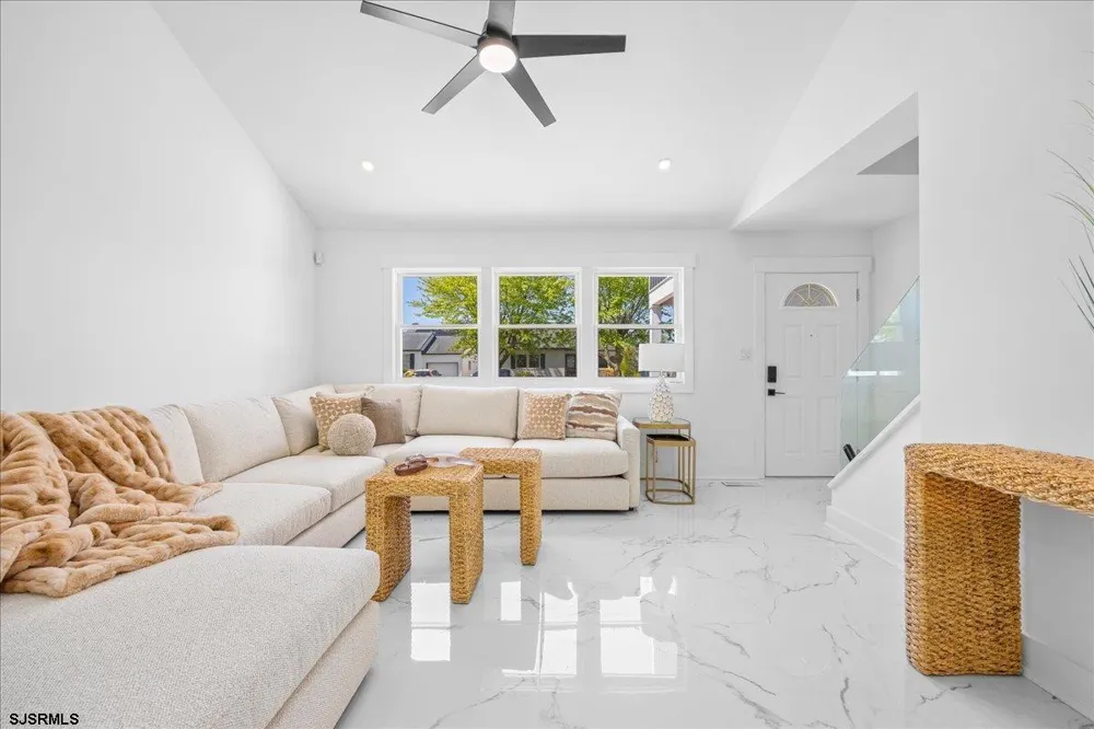 811 N Burghley Ave Ventnor, NJ 08406
