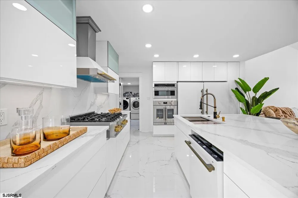 811 N Burghley Ave Ventnor, NJ 08406