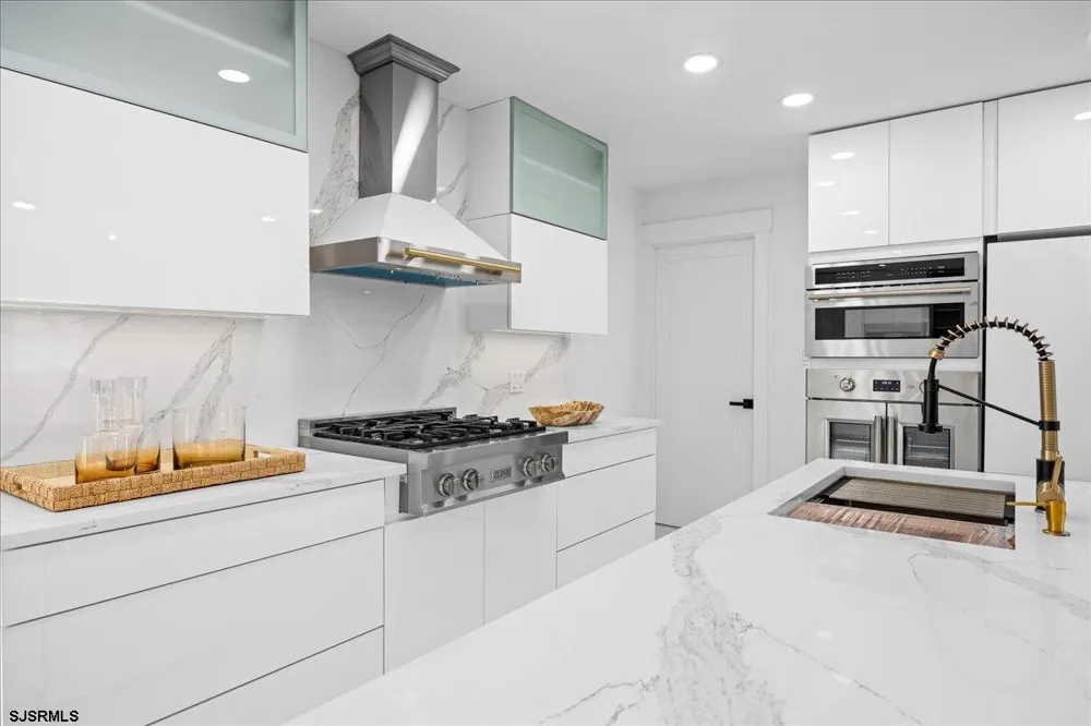 811 N Burghley Ave Ventnor, NJ 08406