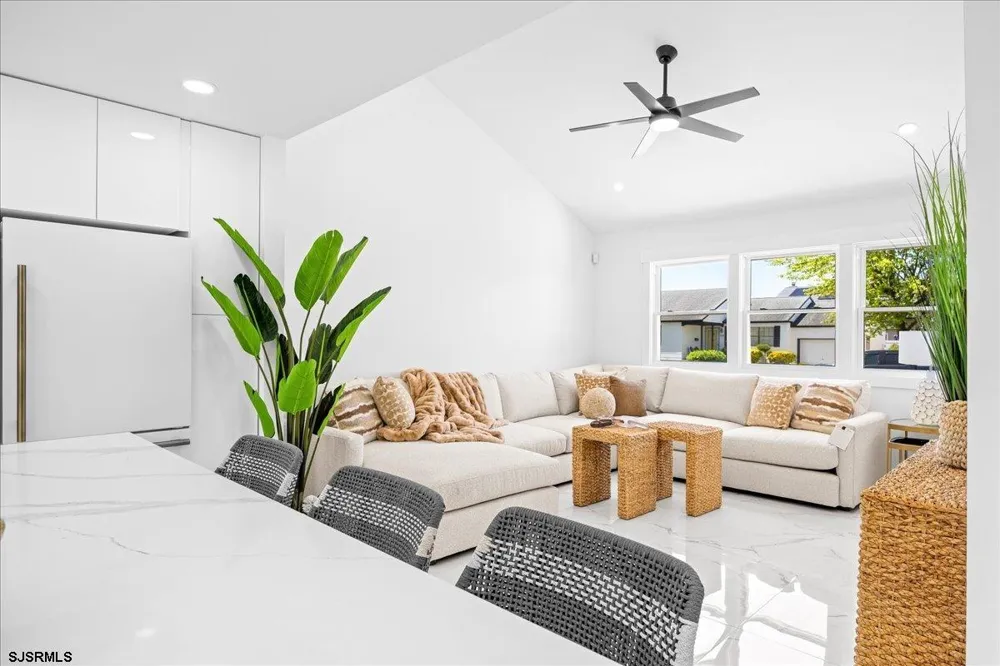 811 N Burghley Ave Ventnor, NJ 08406