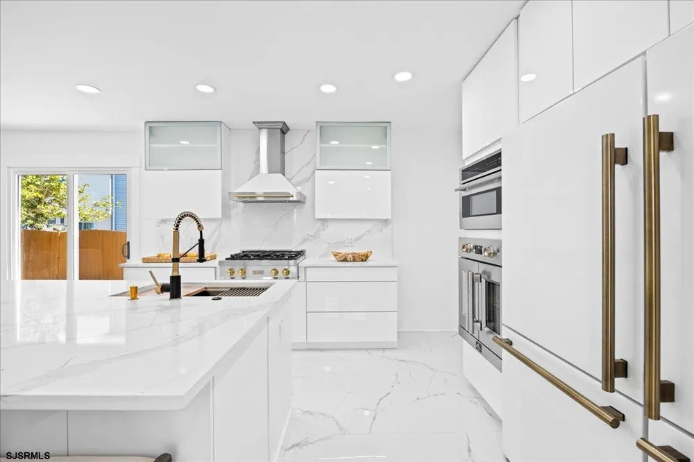 811 N Burghley Ave Ventnor, NJ 08406