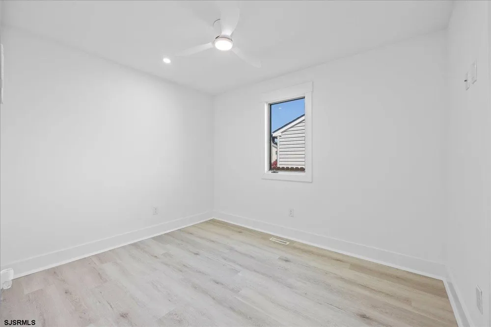 811 N Burghley Ave Ventnor, NJ 08406