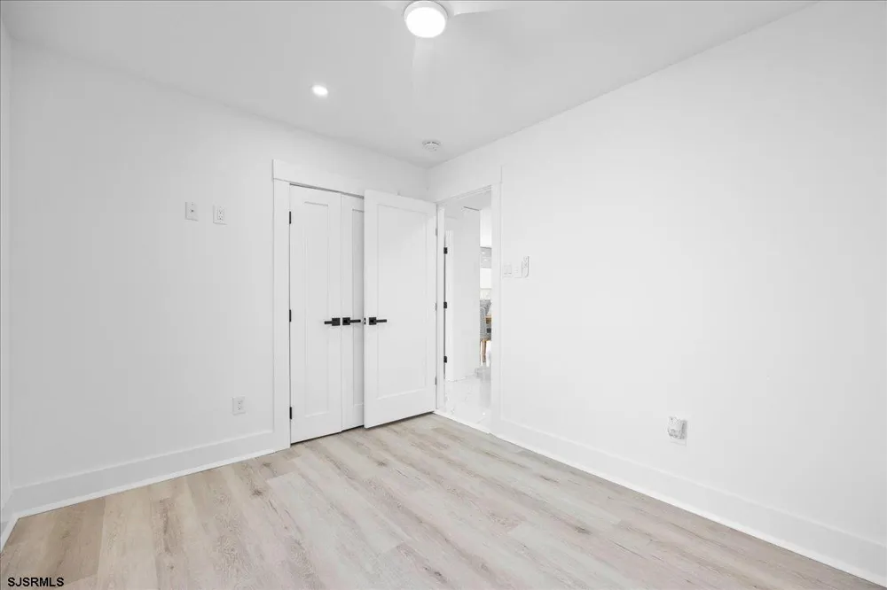 811 N Burghley Ave Ventnor, NJ 08406