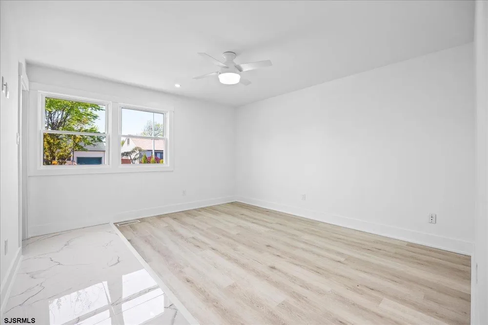 811 N Burghley Ave Ventnor, NJ 08406