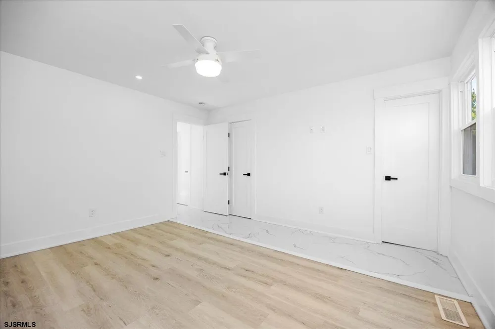 811 N Burghley Ave Ventnor, NJ 08406