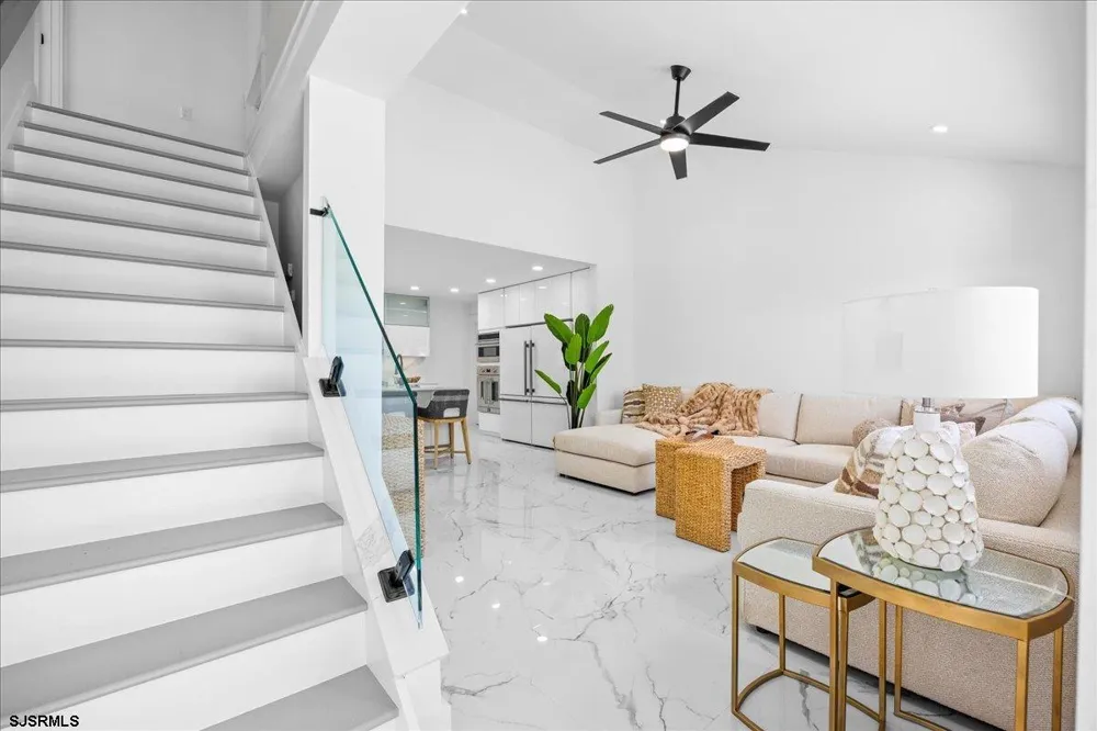 811 N Burghley Ave Ventnor, NJ 08406