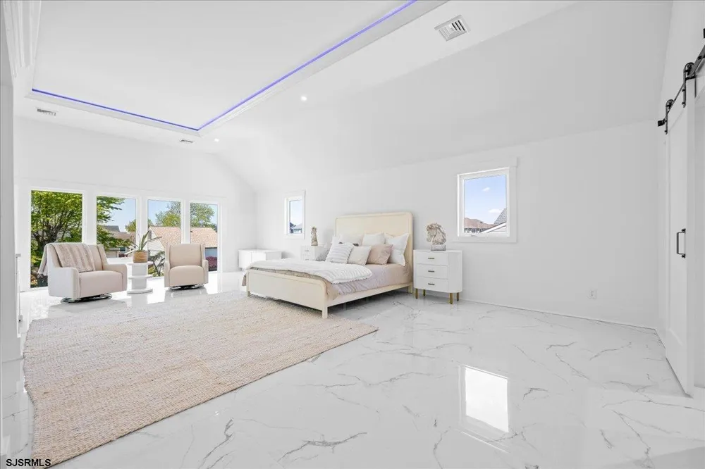 811 N Burghley Ave Ventnor, NJ 08406