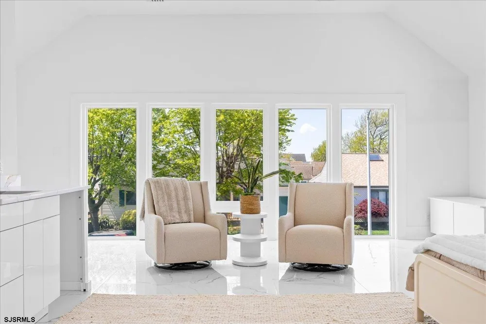 811 N Burghley Ave Ventnor, NJ 08406