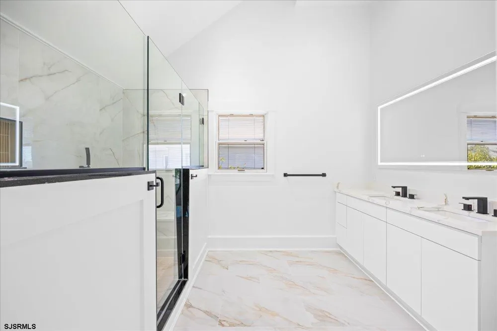 811 N Burghley Ave Ventnor, NJ 08406