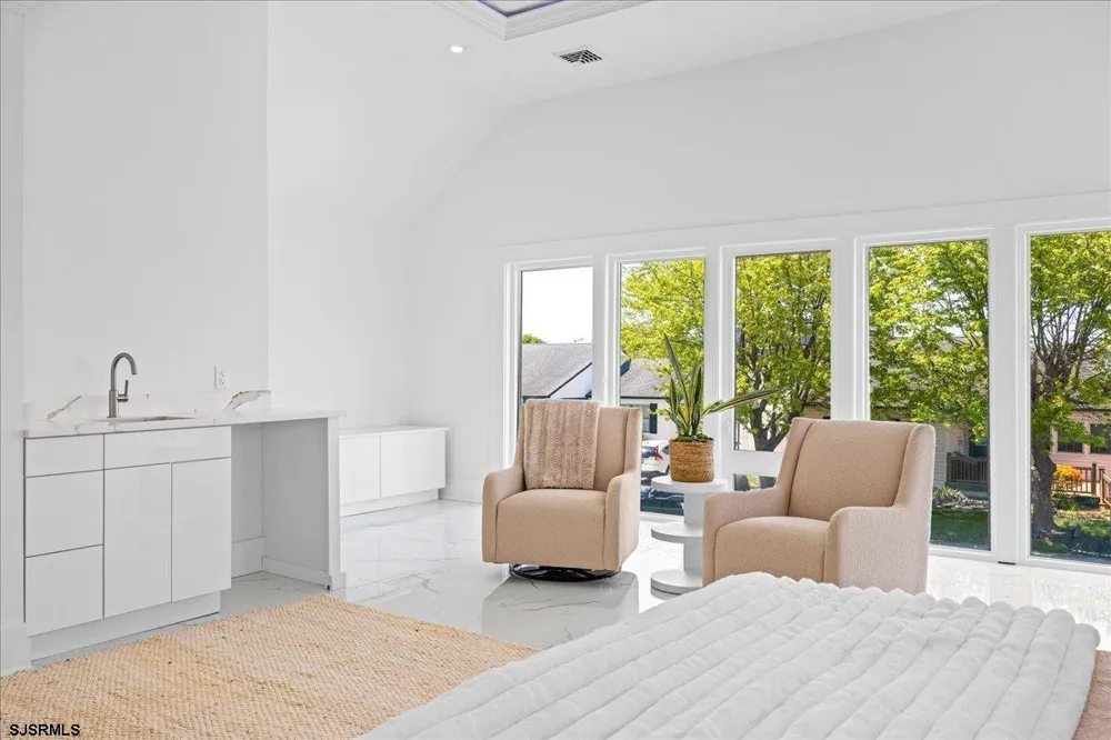 811 N Burghley Ave Ventnor, NJ 08406
